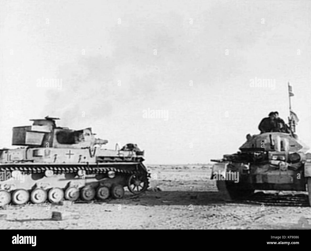 Crusader e Panzer IV SERBATOI 1941 Foto Stock