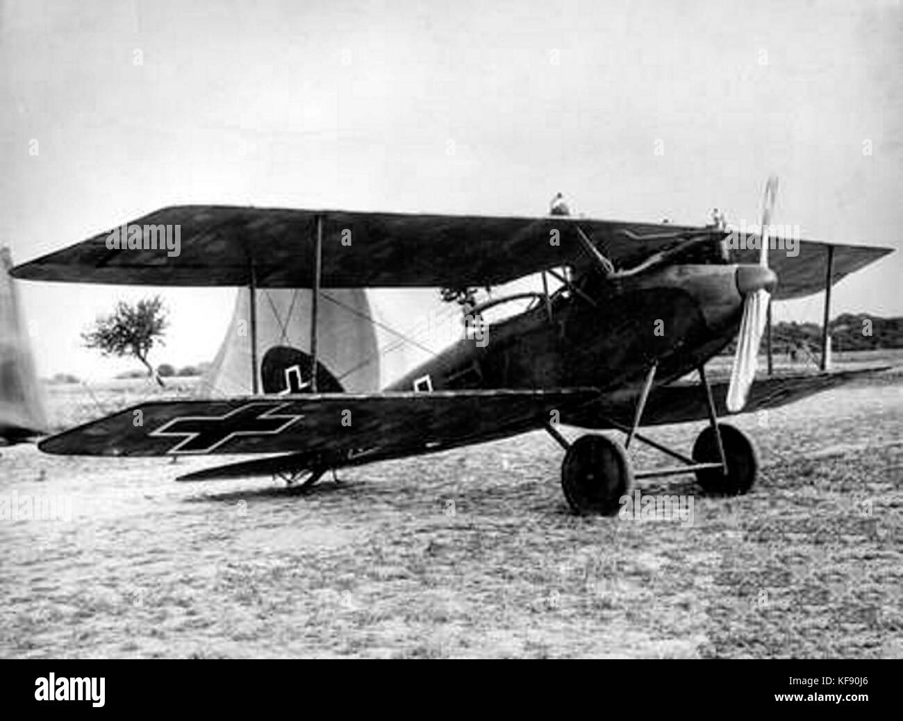 Il tedesco Halberstadt CL.II, fotografato nel giugno 1918, era un aereo della prima guerra mondiale utilizzato principalmente per l'attacco al suolo e le missioni di ricognizione. Questo aereo rappresenta gli sviluppi tecnologici durante la guerra. Foto Stock