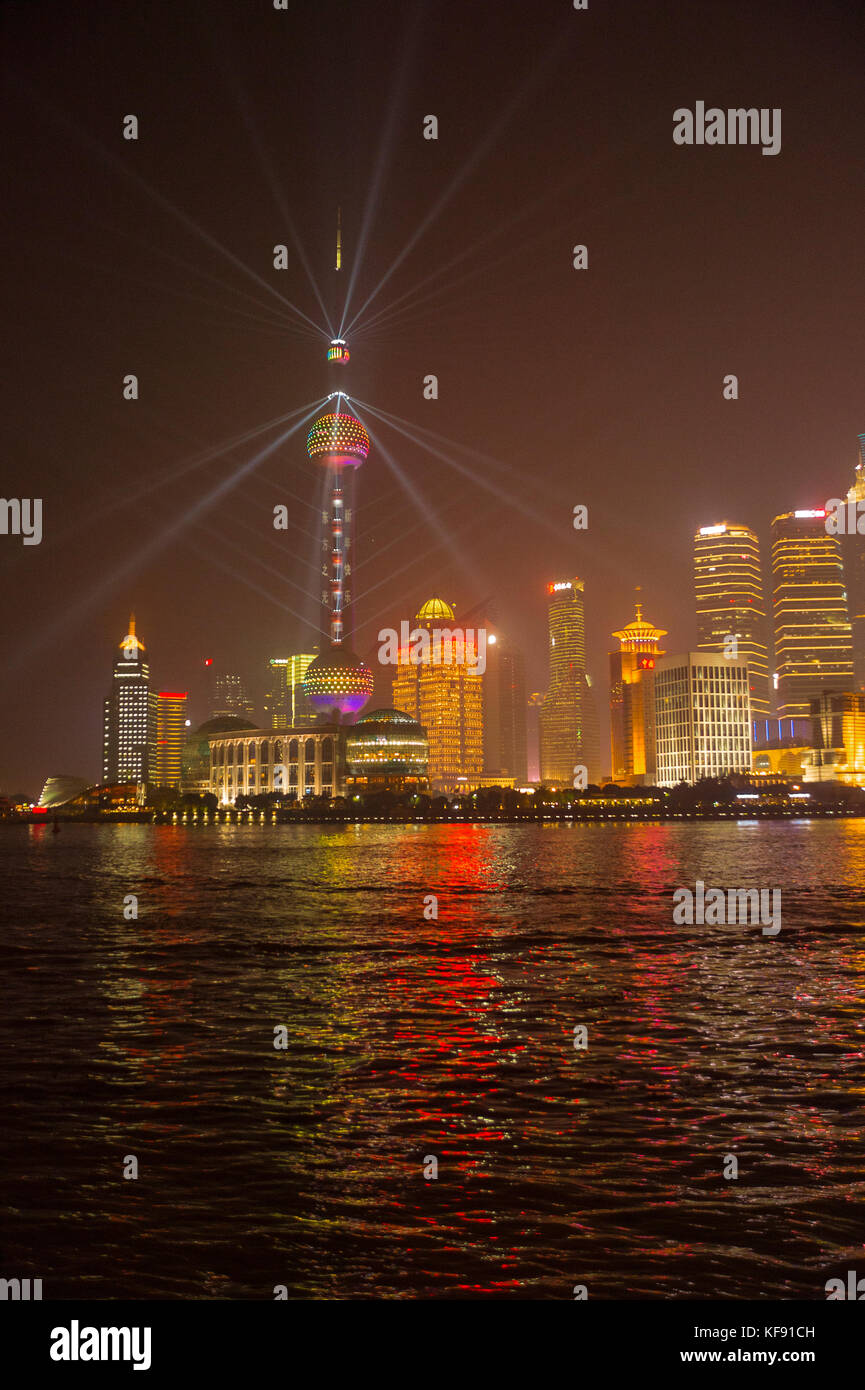 asia cina Shanghai perla del viaggio est torre televisiva museo di Shanghai Bund Pudong Bund Sightseeing Tunnel Foto Stock