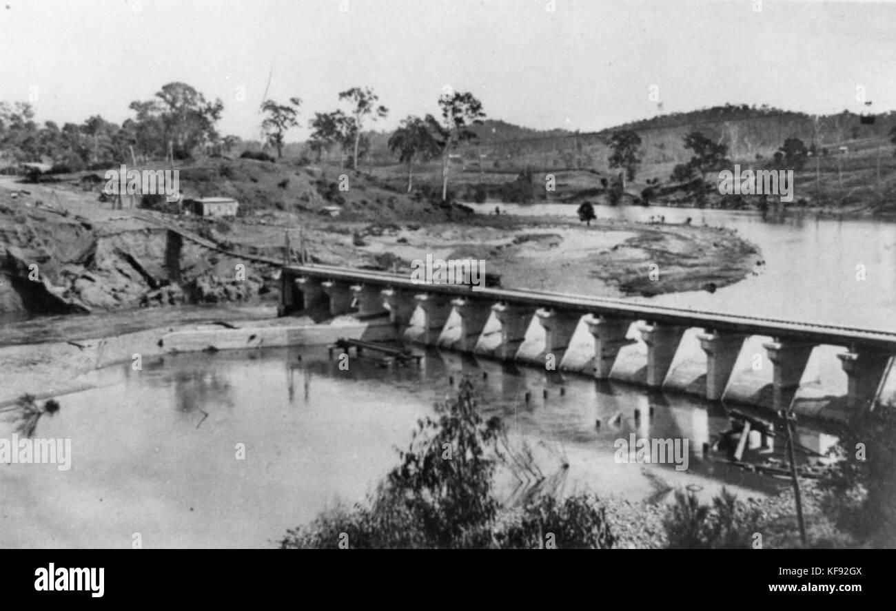 1 136554 Sezioni di sbarramento e ponte lavato via nel 1927 flood, Mount Crosby, distretto di Brisbane, Queensland Foto Stock