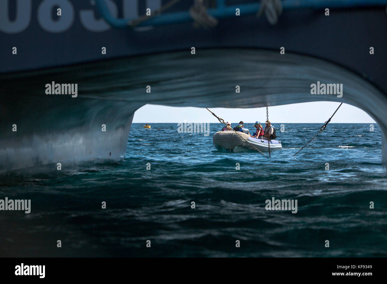 Isole Galapagos, ecuador, barche ormeggiate nella baia di giardiniere vicino all'Isola Espanola Foto Stock