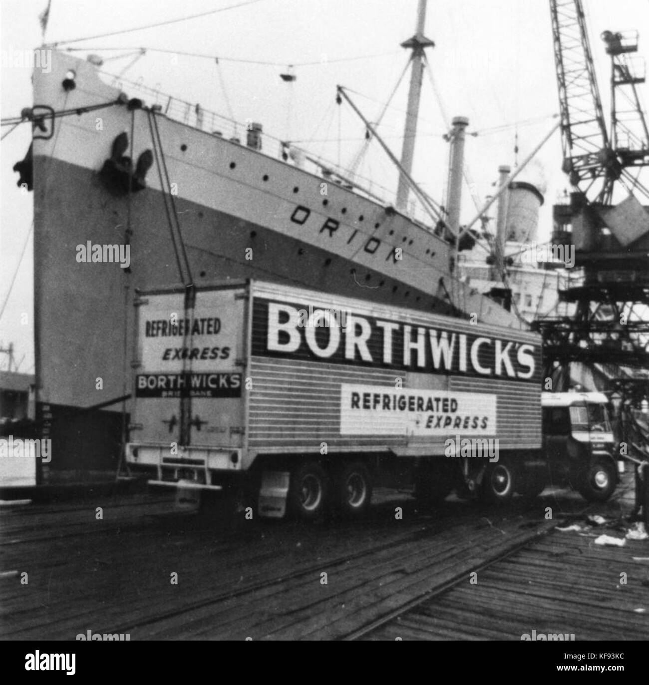 1 137280 contenitore refrigerato di Borthwick la carne essendo caricati al pontile Foto Stock