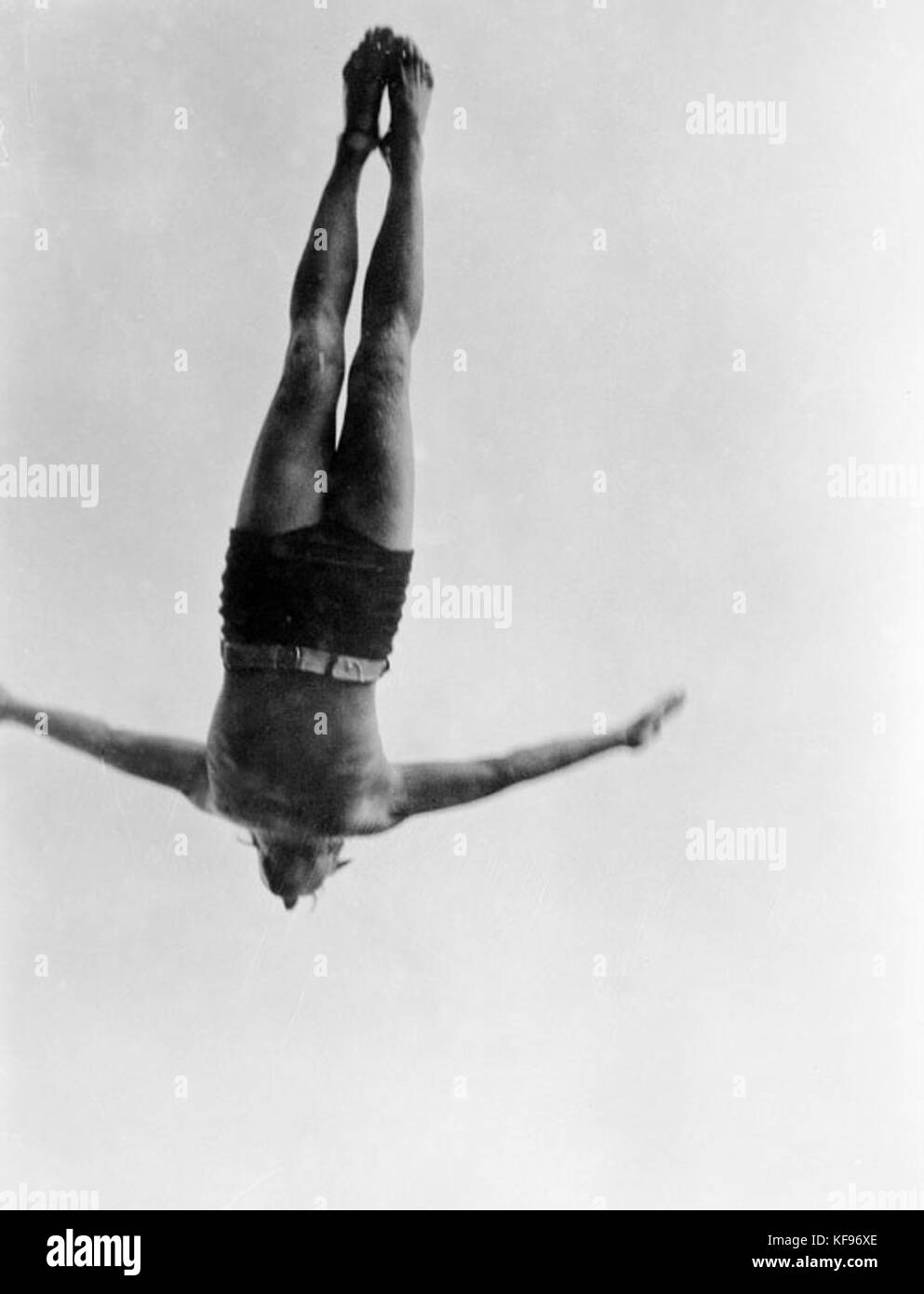 Diving in, sotto il cielo estivo Foto Stock