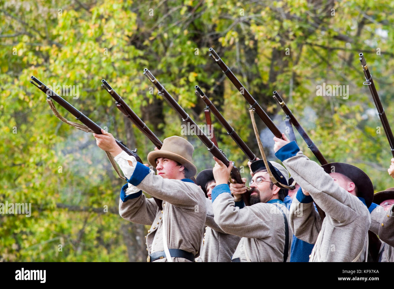 Arkansas, AR, Stati Uniti d'America, il vecchio stato di Washington park, guerra civile weekend. i soldati confederati a Battle Foto Stock