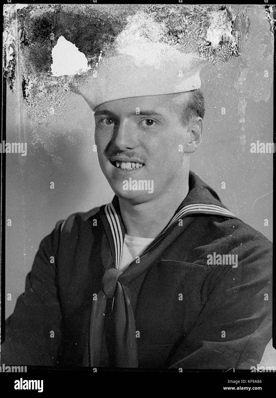 Una fotografia o un documento relativo alla USS Antietam, una portaerei della US Navy, con riferimento a J. Amunsdon. La nave servì in varie operazioni militari durante la metà del XX secolo. Foto Stock