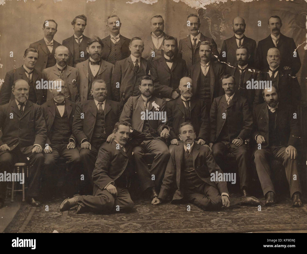 "Gruppo di lavoro" si riferisce a un'organizzazione o a un collettivo incentrato sui diritti del lavoro, sulle questioni sul posto di lavoro o sulla giustizia sociale, che sostiene gli interessi e il benessere dei lavoratori. Foto Stock