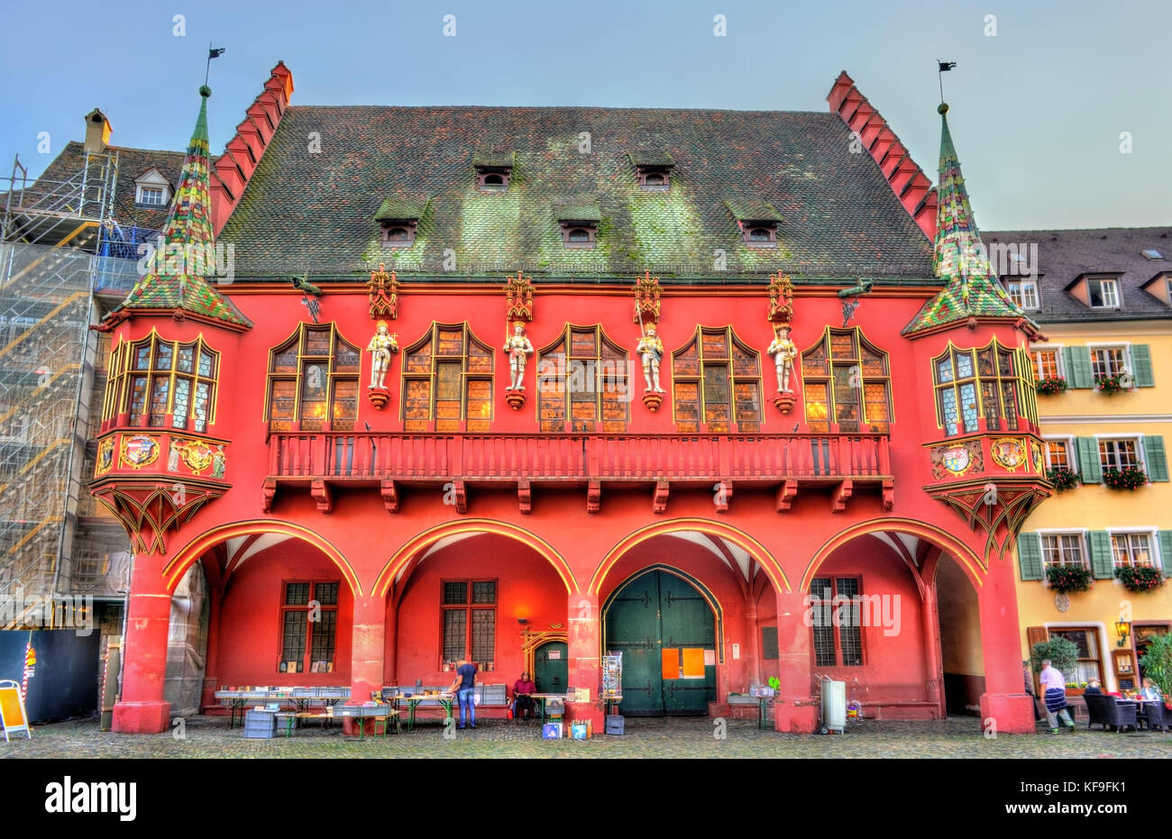 La storica sala mercanti sul Minster square in Freiburg im Breisgau - BADEN-WURTTEMBERG, Germania Foto Stock