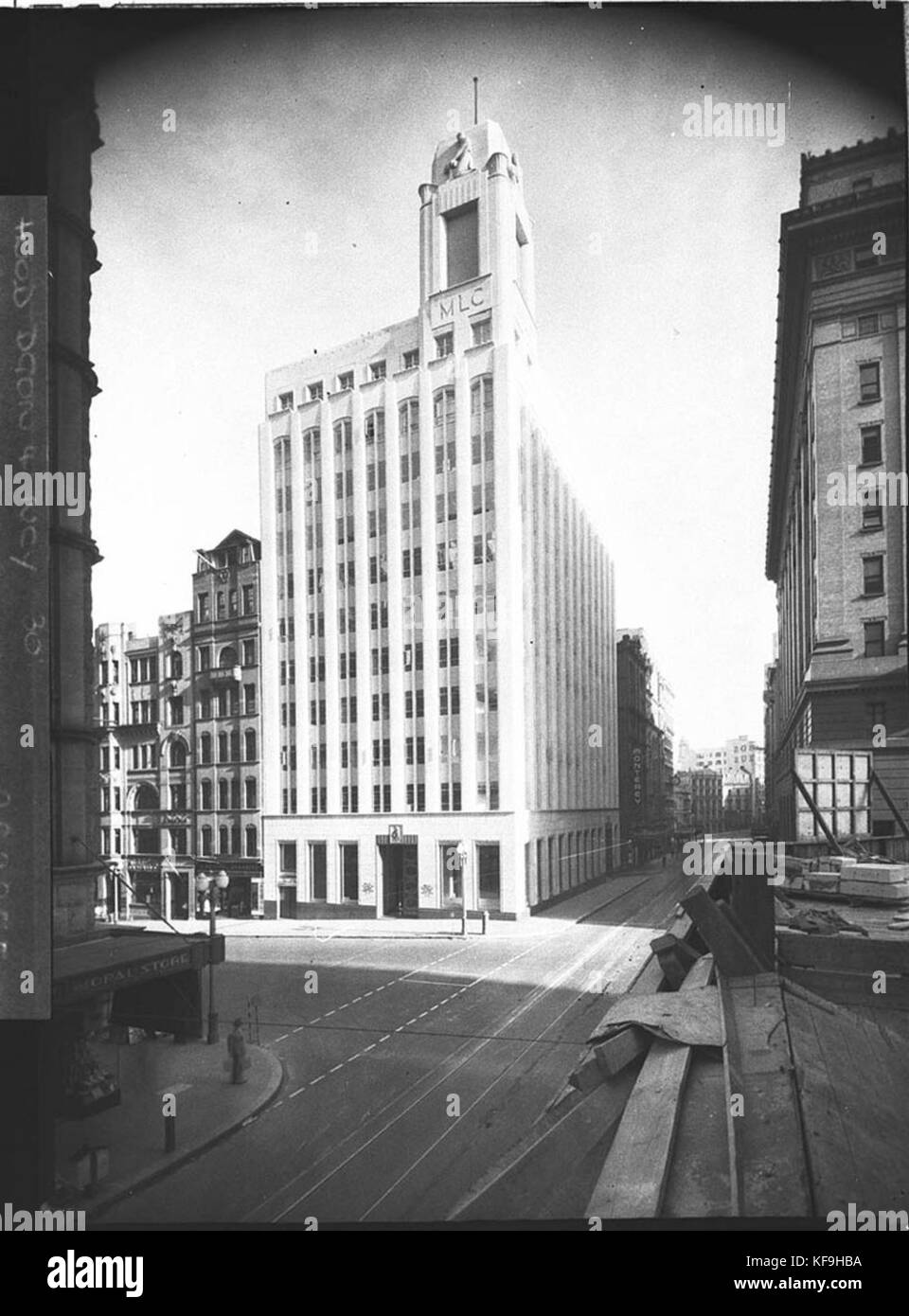 12020 Edificio MLC per la costruzione di Publishing Co colpo lungo che mostra tutta la costruzione su un angolo di Martin Place e Castlereagh Street Foto Stock