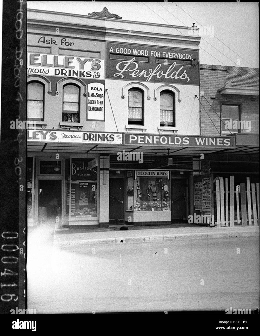 12157 Penfolds vini visualizzare nelle vetrine del salone del vino Foto Stock