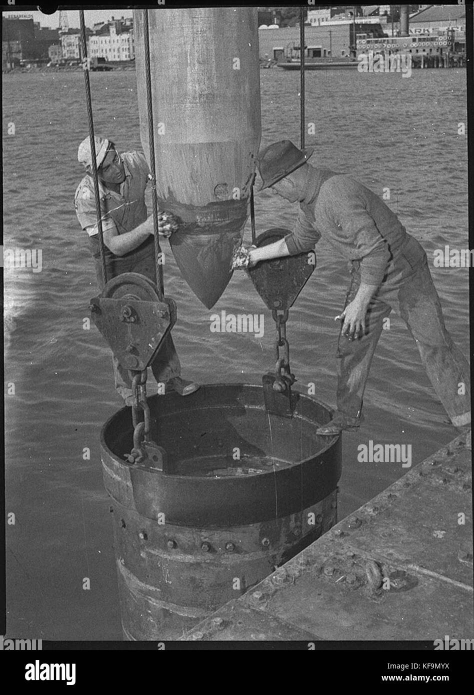 32737 controllare su Lobmitz Rockbreakers operanti all'interno tagliato di Wickham approfondimento di canale di 28 piedi in acqua bassa Foto Stock