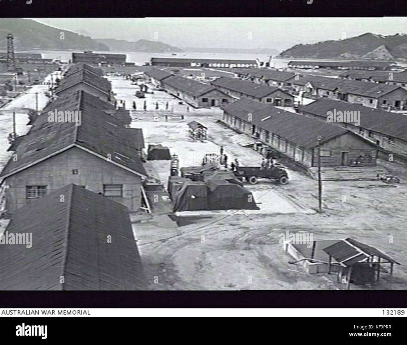 132189 ESTERNO DEL CAMP DI EDIFICI Foto Stock