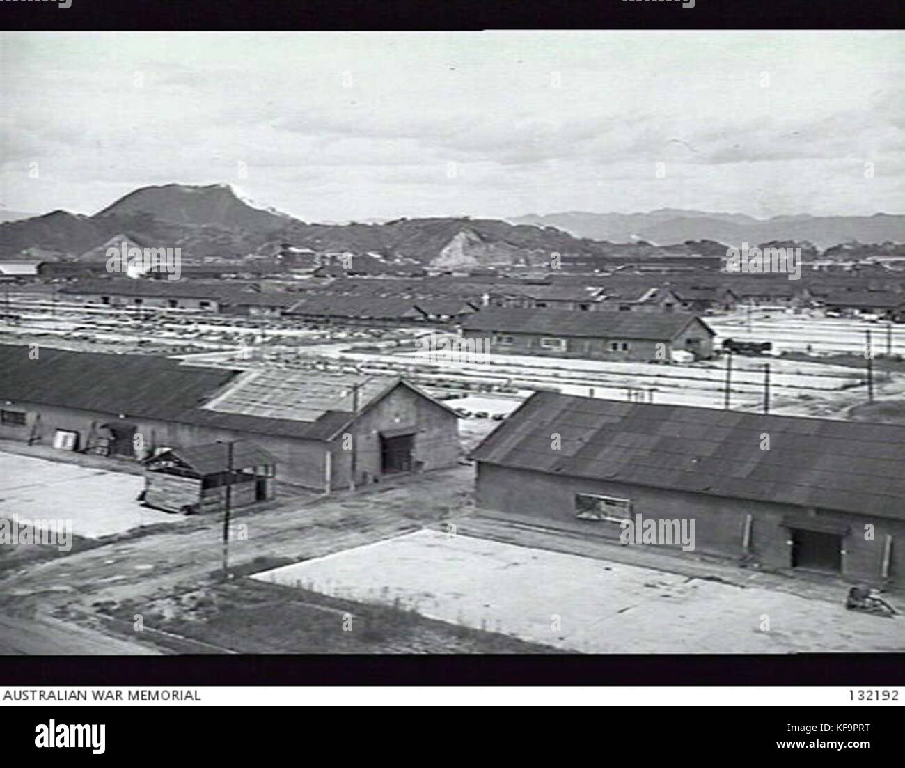 132192 ESTERNO DEL CAMP DI EDIFICI Foto Stock