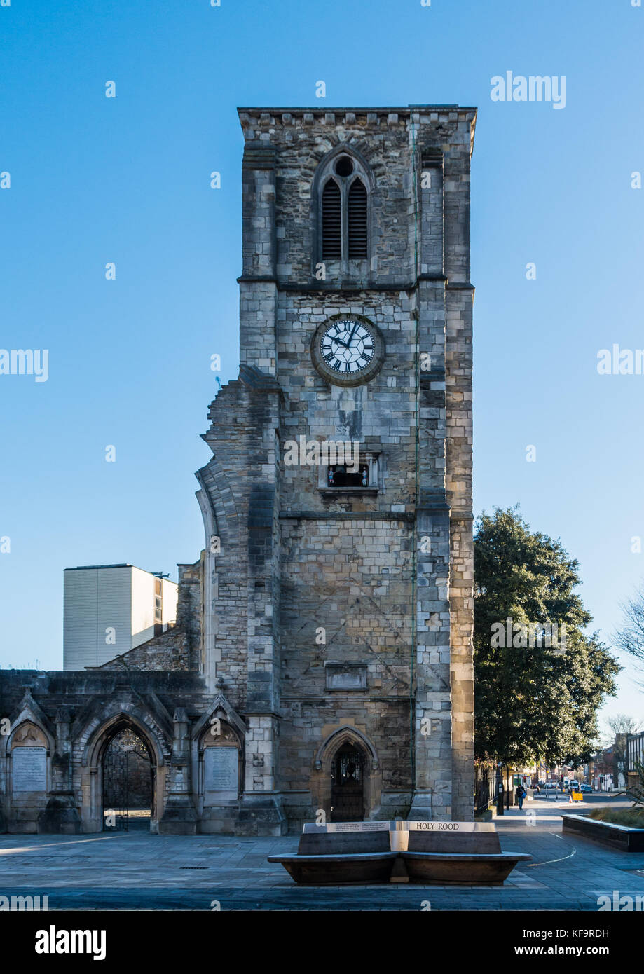 Un colpo di rood santa chiesa in Southampton, Hampshire, Regno Unito. Foto Stock