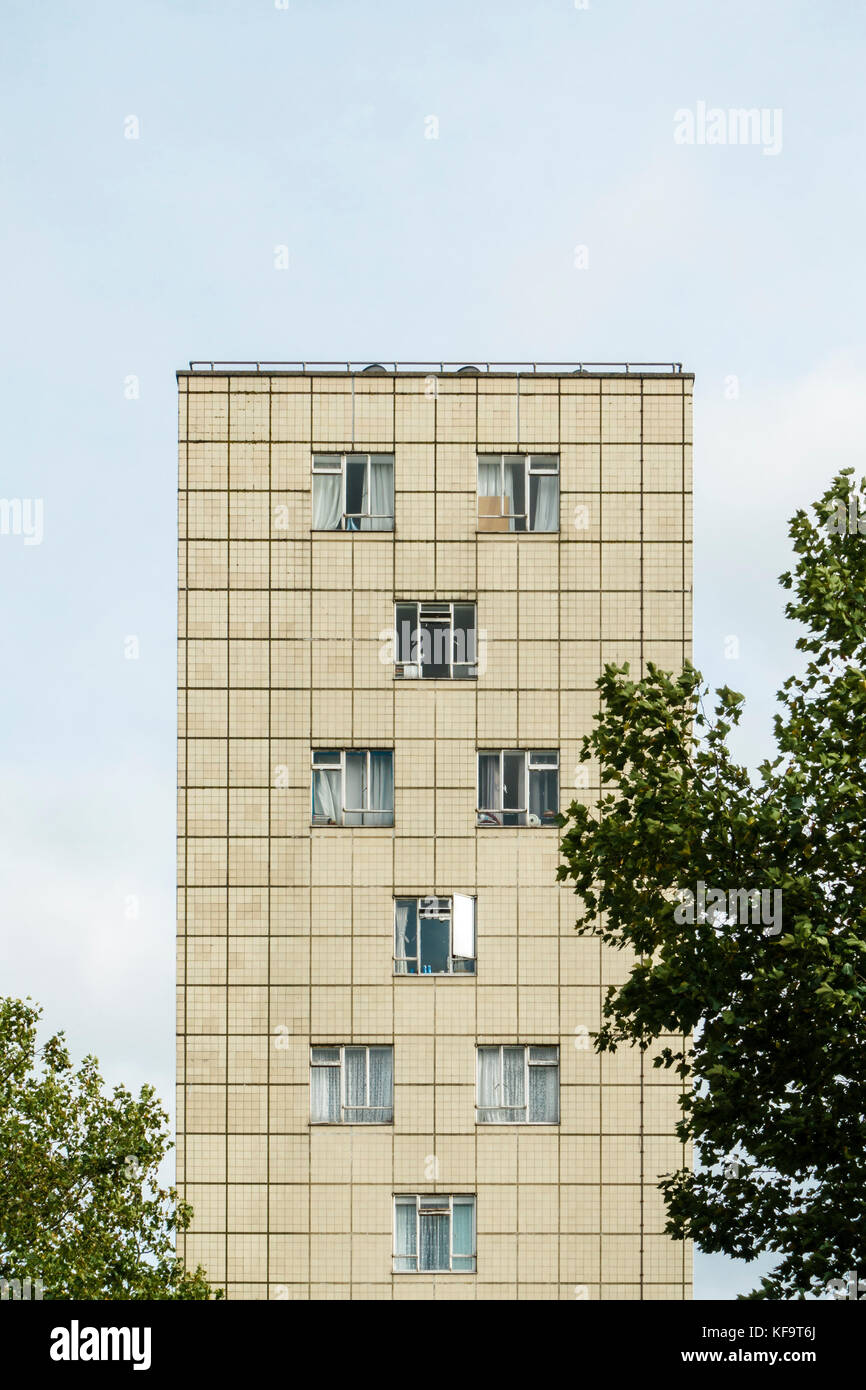 Il dopoguerra Hallfield modernista station wagon, Bayswater, Londra, progettato da Berthold Lubetkin (Tecton), Denys Lasdun e Lindsay Drake negli anni cinquanta. Foto Stock