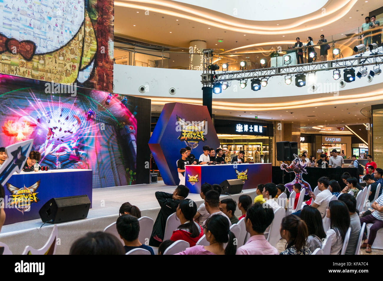 Kings smackdown, un campionato di leggende style video gioco della concorrenza e pubblico in shenzhen, Cina Foto Stock