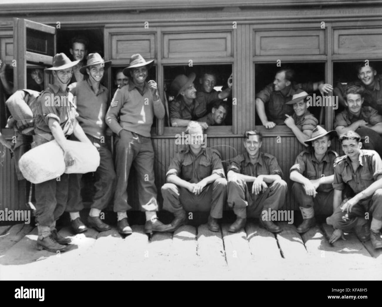 Un riferimento a Reg Saunders, un soldato australiano, del 1943, probabilmente documentando il suo servizio o ruolo nella storia militare durante la seconda guerra mondiale, contribuendo all'eredità di guerra australiana. Foto Stock Un riferimento a Reg Saunders, un soldato australiano, del 1943, probabilmente documentando il suo servizio o ruolo nella storia militare durante la seconda guerra mondiale, contribuendo all'eredità di guerra australiana. Foto Stock