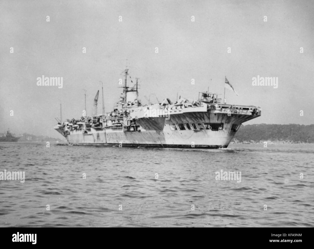 HMS vittorioso in arrivo a Sydney nel febbraio 1945 Foto Stock