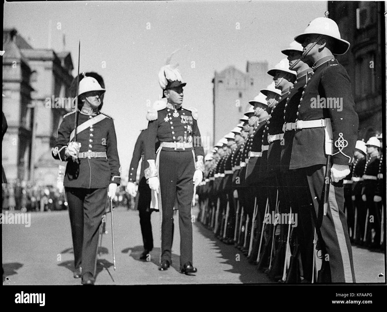 Questa immagine cattura l'apertura cerimoniale del Parlamento, evidenziando i momenti chiave dell'evento. L'apertura segna l'inizio della sessione legislativa, con la presenza di figure degne di nota. Foto Stock
