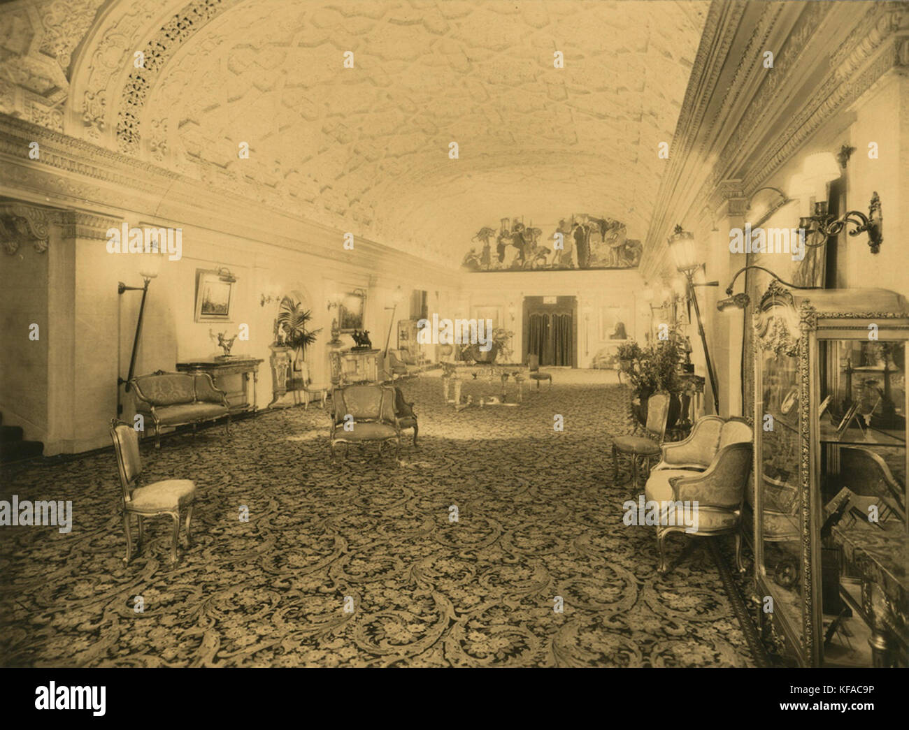 Dress Circle foyer del Teatro Regent, Melbourne, 1924 1934 (4436760120) Foto Stock