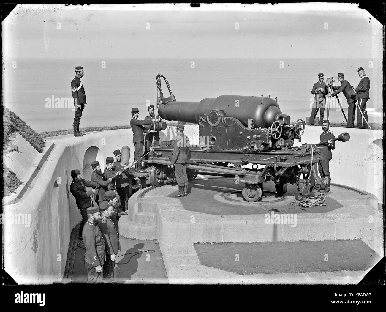 RML 9 pollice di pistola e equipaggio a Fort Scratchley 2 Flickr 4811498804 Foto Stock