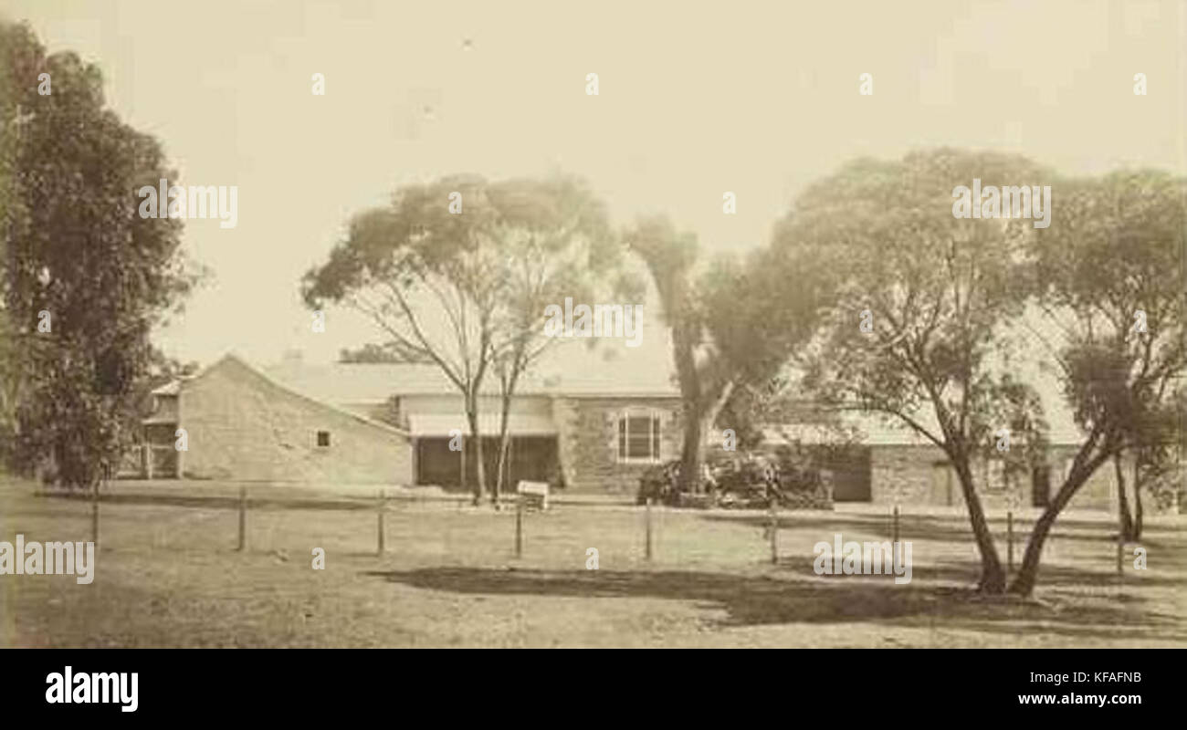 Un'immagine storica di Benacre, che probabilmente cattura l'area prima del 1877, che riflette il paesaggio e l'architettura di questa località in Gran Bretagna. L'immagine offre una panoramica dell'ambiente rurale della regione. Foto Stock