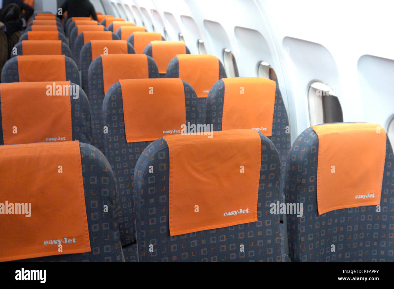 Posti in economy-class cabina di un easyJet Airbus A319-100 Foto stock -  Alamy