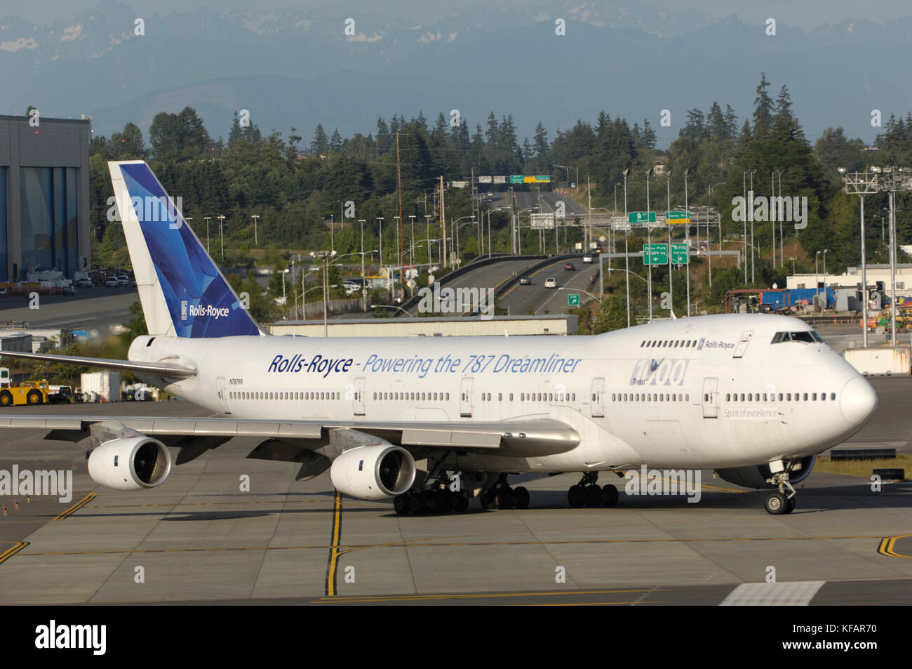 Rolls-Royce Nord America Boeing 747-200 Trent 1000 motore test-bed rullaggio. Parte della speciale Boeing serie 7 aereo di linea customer party celeb airshow Foto Stock