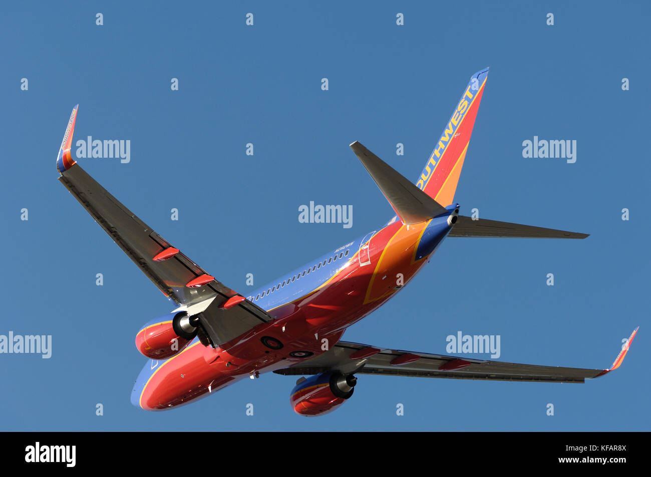 Un Southwest Airlines Boeing 737-700 (LN2318) salendo lungo il tragitto dopo il decollo su un pre-consegna prova di volo Foto Stock