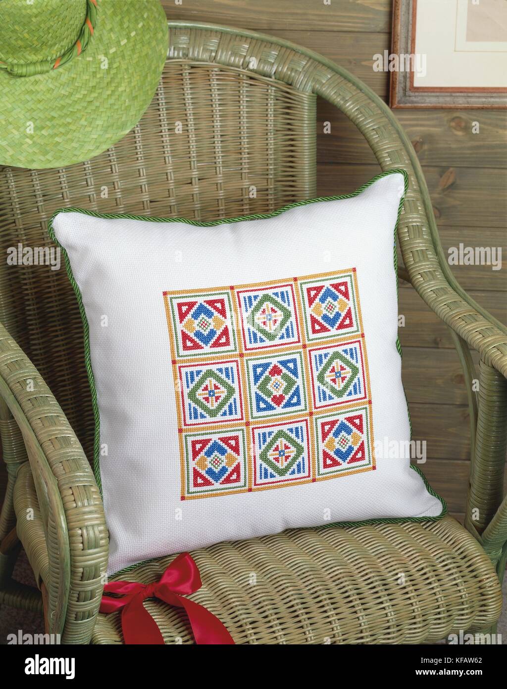 Il lavoro delle donne, ricami a punto croce pattern. cuscino disegni  geometrici Foto stock - Alamy