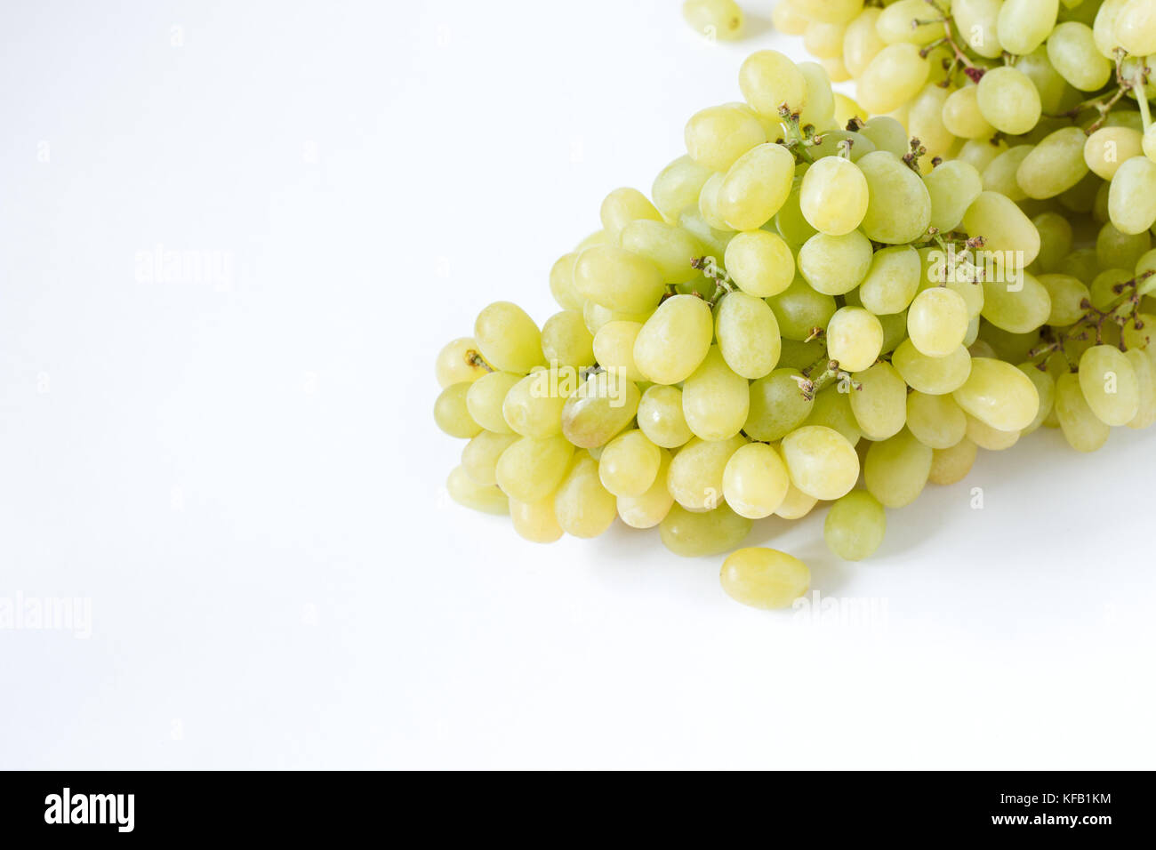 Layout creativo fatto di verde UVA. piatto. laici concetto alimentare. Foto Stock