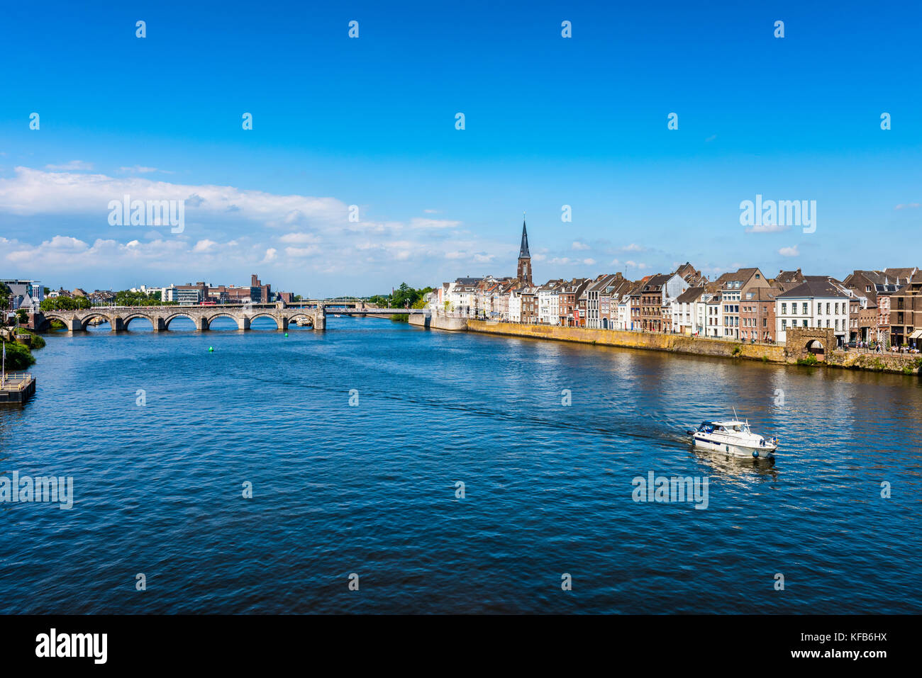 Maastricht Paesi Bassi e Maas River il giorno d'estate Foto Stock