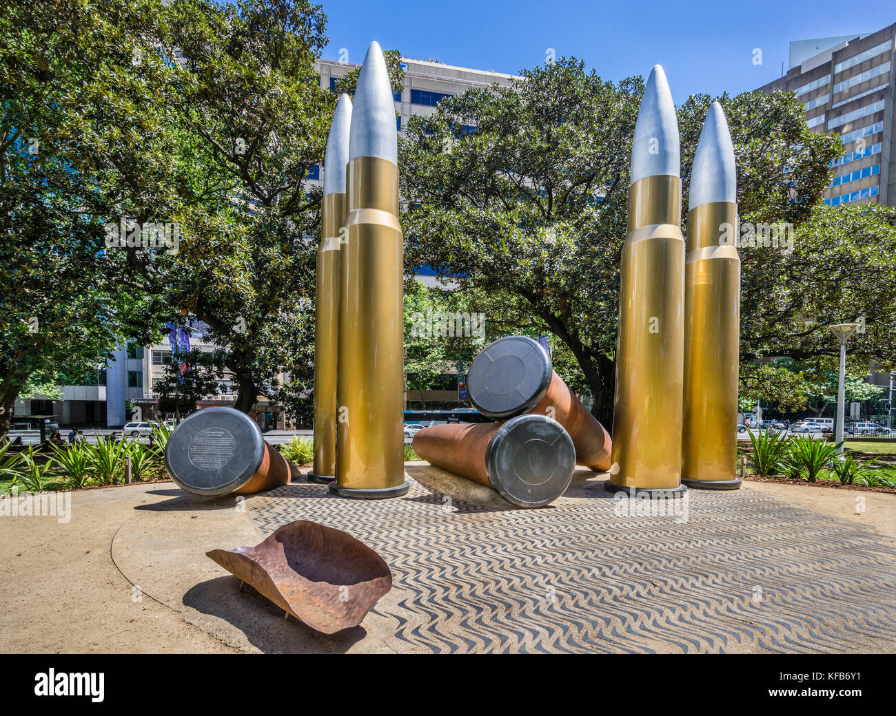 Australia, Nuovo Galles del Sud, Sydney, Hyde Park, War Memorial intitolato "Yininmadyemi - Tu hai lasciato cadere' da Tony Albert, dedicato agli aborigeni e Foto Stock