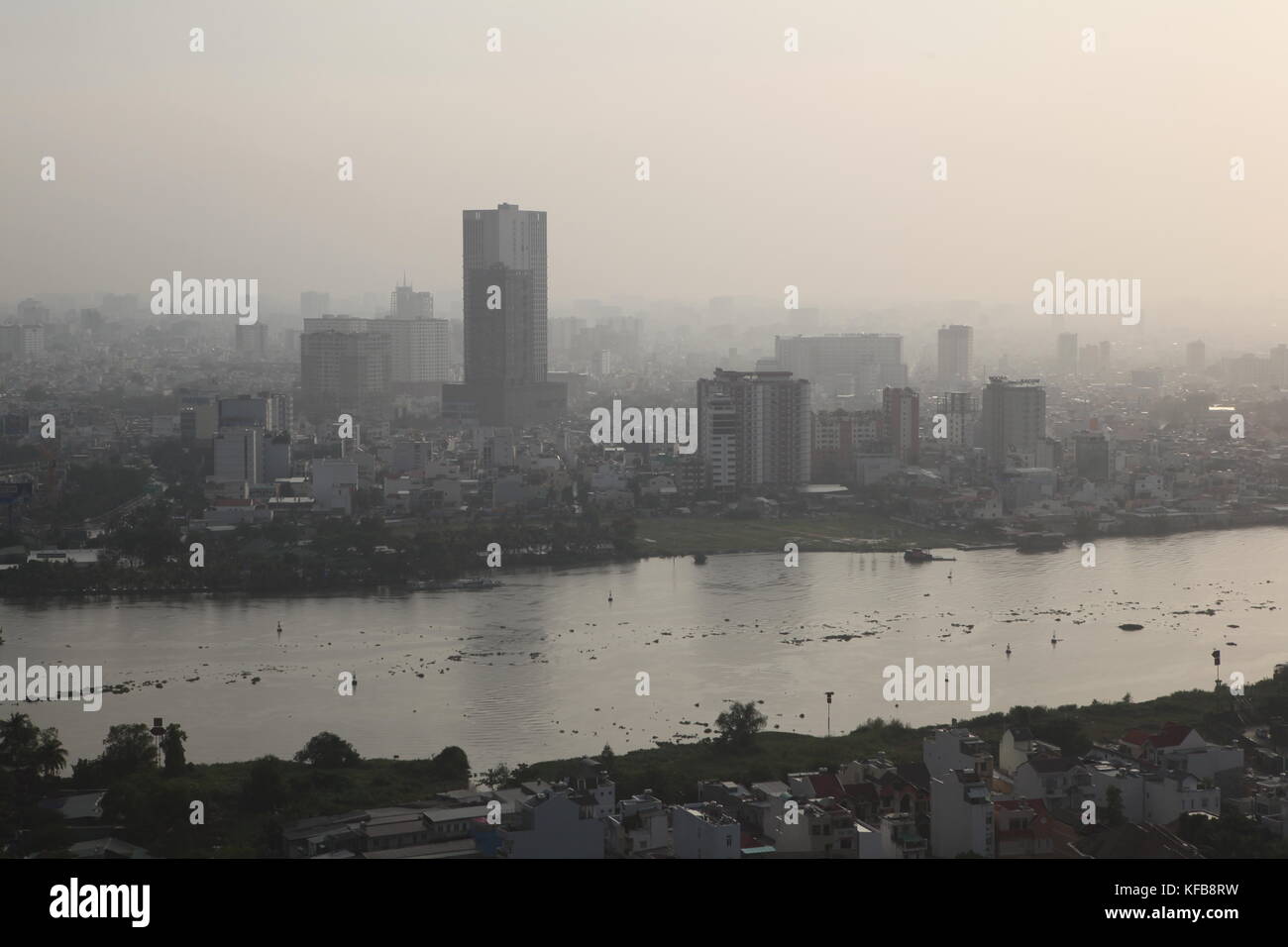 Skyline della città in Vietnam, il Fiume Saigon, Città di Ho Chi Minh Foto Stock