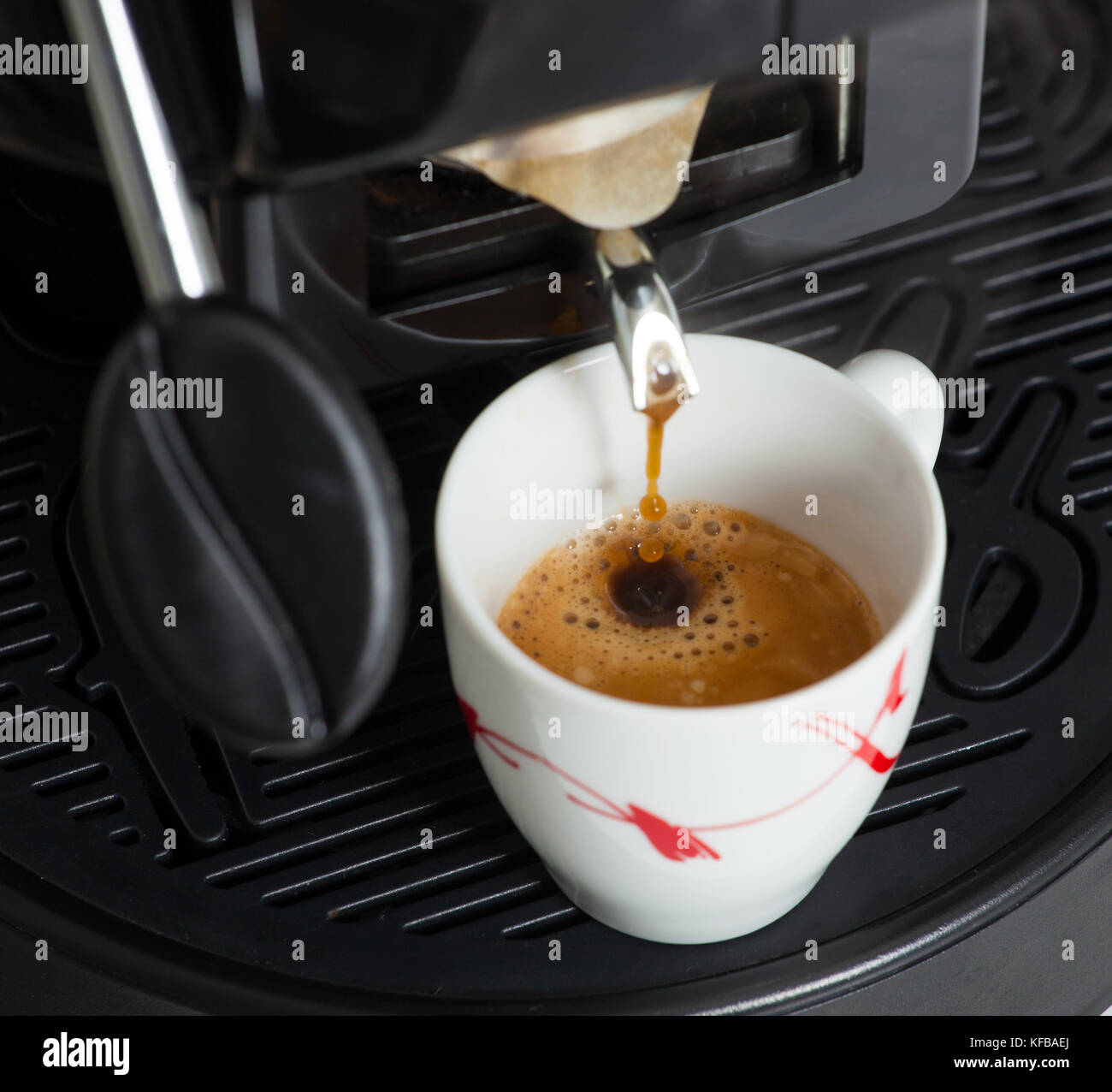 Macchina espresso caffè con cialde di carta. Foto Stock