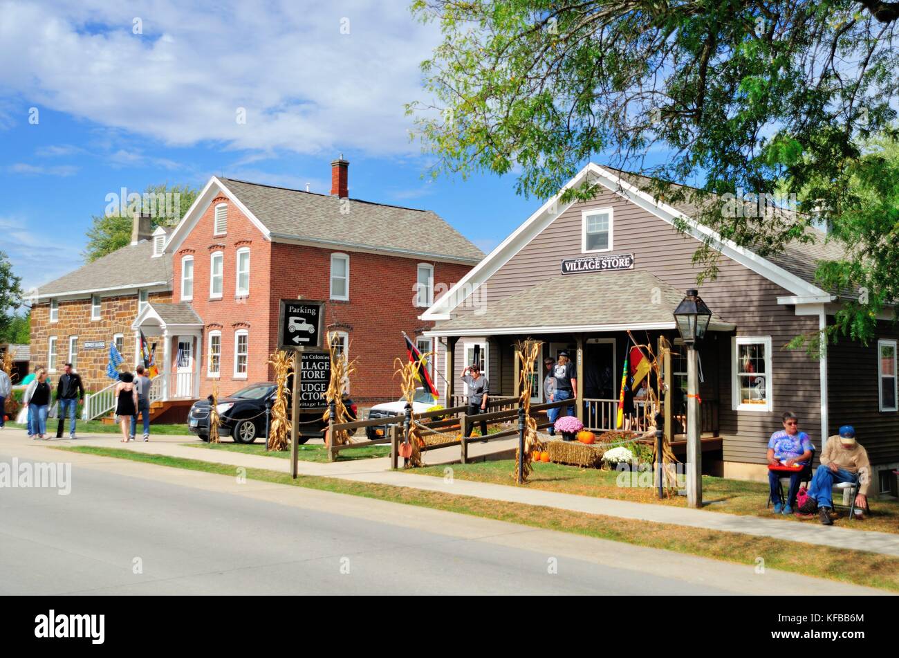 Oktoberfest celebrazione lungo la strada principale dell'Amana, Iowa nell'Amana colonie. Amana, Iowa, USA. Foto Stock