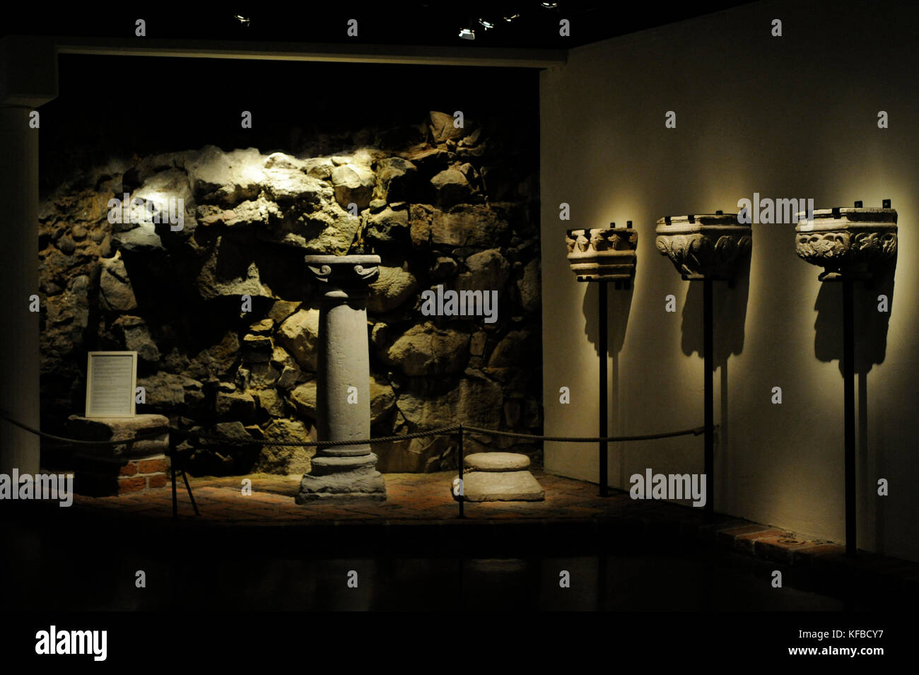 Capitelli e colonne di calcare, XIV secolo. Museo storico. Stoccolma Svezia. Foto Stock