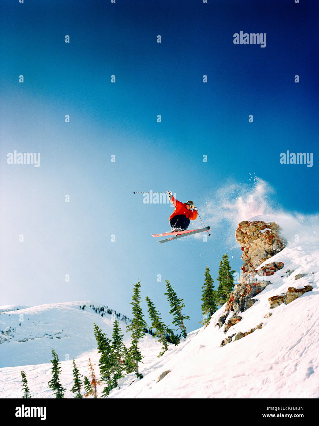 Stati Uniti d'America, Utah, sciatore in midair jump, spalla baldy, alta ski resort Foto Stock