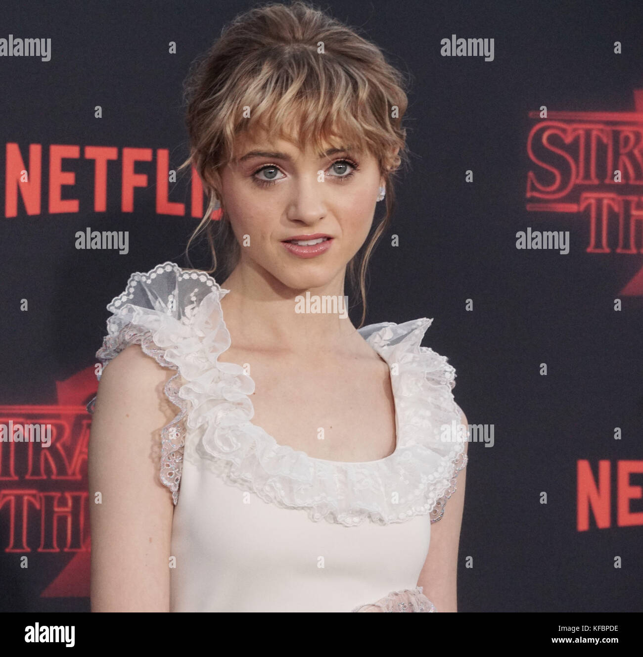 Los Angeles, Stati Uniti d'America. 26 ott 2017. natalia dyer 087 arriva alla premiere di Netflix del "tranger cose' stagione 2 al Regency bruin theatre su ottobre 26, 2017 a Los Angeles, california credit: tsuni / usa/alamy live news Foto Stock