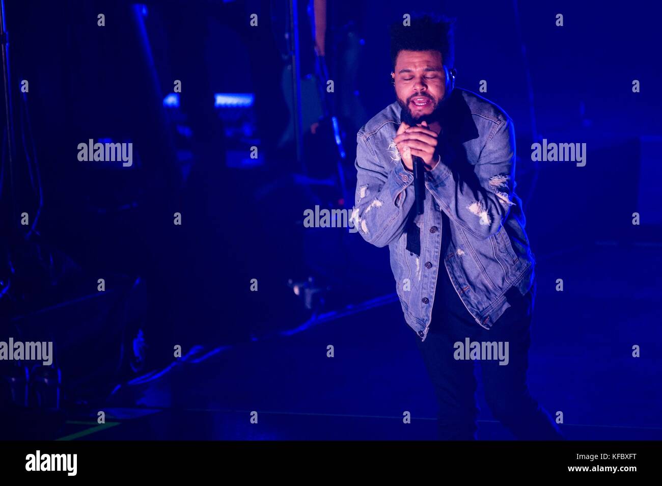 Brooklyn, NY, Stati Uniti. 26 Ottobre 2017. Abel Makkonen Tesfaye, il Weeknd in presenza del Concerto Powerhouse 2017 di iHeartMedia, Barclays Center, Brooklyn, NY 26 ottobre 2017. Credit: Steven Ferdman/Everett Collection/Alamy Live News Foto Stock