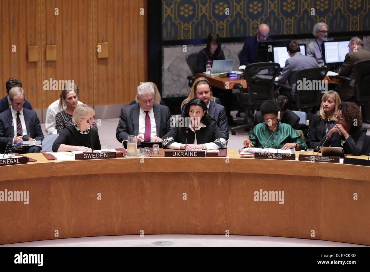 Nazioni Unite, New York, USA, ottobre 27 2017 - Vice primo Ministro ucraino Ivanna Klympush-Tsintsadze con il Ministro degli affari Esteri Margot Wallstrom durante il dibattito aperto del Consiglio di sicurezza su donne, pace e sicurezza oggi presso la sede delle Nazioni Unite a New York. Foto: Luiz Rampelotto/EuropaNewswire | utilizzo in tutto il mondo Foto Stock