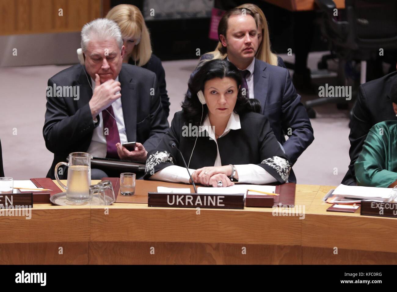 Nazioni Unite, New York, USA, ottobre 27 2017 - Vice primo Ministro ucraino Ivanna Klympush-Tsintsadze con il Ministro degli affari Esteri Margot Wallstrom durante il dibattito aperto del Consiglio di sicurezza su donne, pace e sicurezza oggi presso la sede delle Nazioni Unite a New York. Foto: Luiz Rampelotto/EuropaNewswire | utilizzo in tutto il mondo Foto Stock