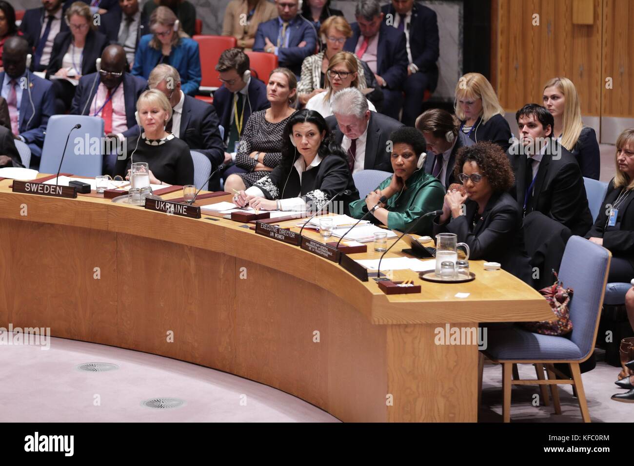Nazioni Unite, New York, USA, ottobre 27 2017 - Vice primo Ministro ucraino Ivanna Klympush-Tsintsadze con il Ministro degli affari Esteri Margot Wallstrom durante il dibattito aperto del Consiglio di sicurezza su donne, pace e sicurezza oggi presso la sede delle Nazioni Unite a New York. Foto: Luiz Rampelotto/EuropaNewswire | utilizzo in tutto il mondo Foto Stock