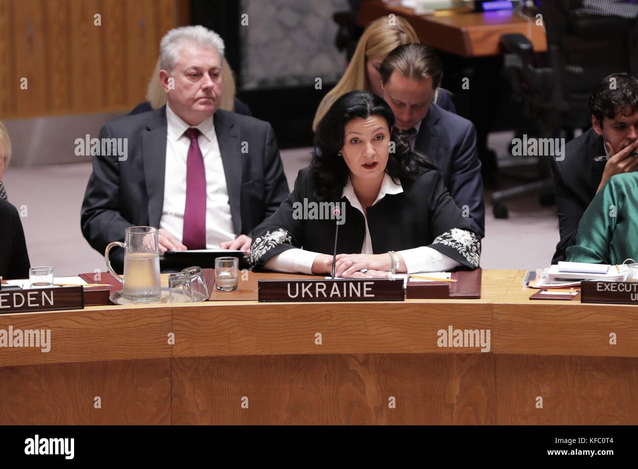 Nazioni Unite, New York, USA, ottobre 27 2017 - Vice primo Ministro ucraino Ivanna Klympush-Tsintsadze con il Ministro degli affari Esteri Margot Wallstrom durante il dibattito aperto del Consiglio di sicurezza su donne, pace e sicurezza oggi presso la sede delle Nazioni Unite a New York. Foto: Luiz Rampelotto/EuropaNewswire | utilizzo in tutto il mondo Foto Stock