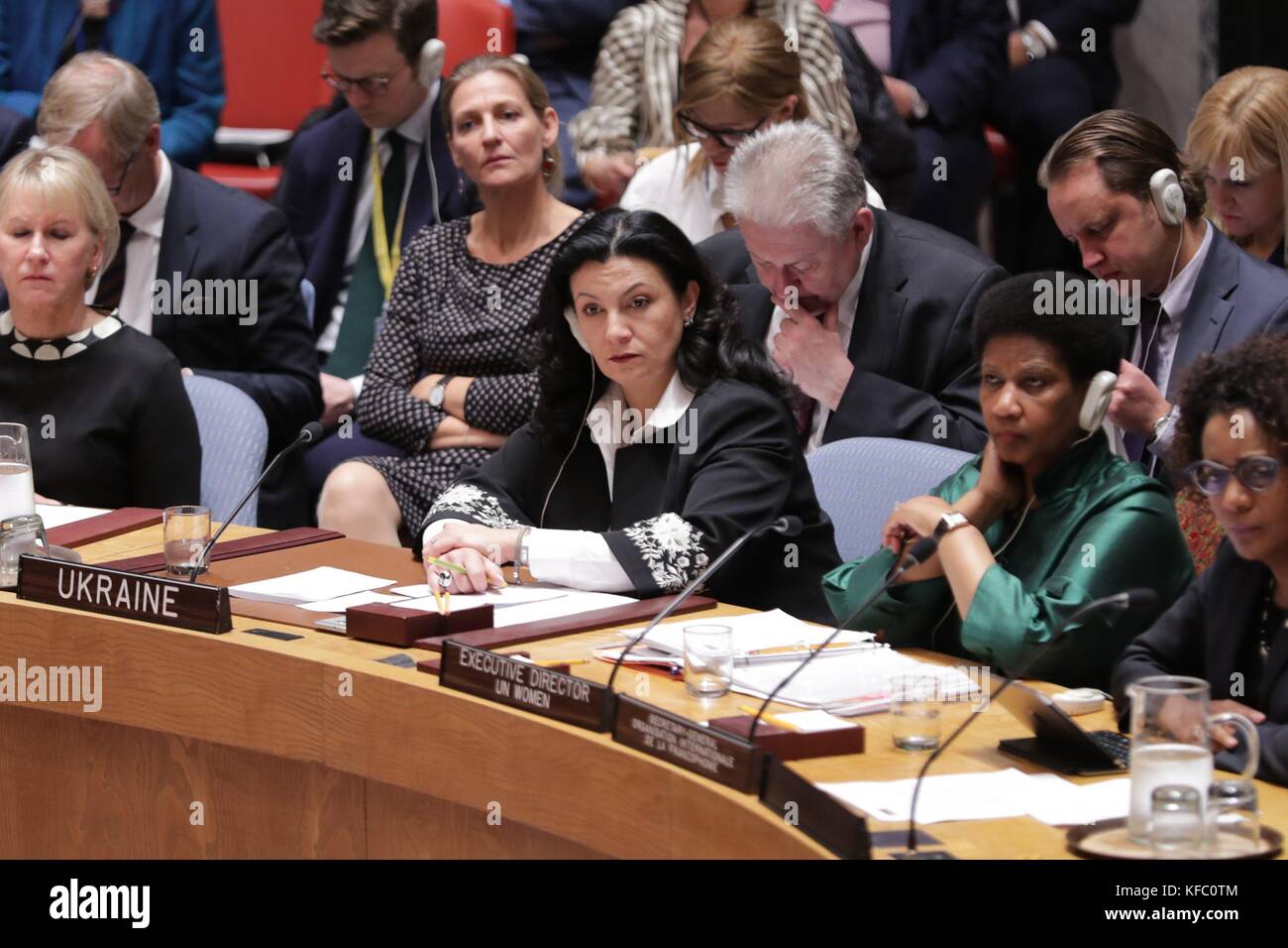 Nazioni Unite, New York, USA, ottobre 27 2017 - Vice primo Ministro ucraino Ivanna Klympush-Tsintsadze con il Ministro degli affari Esteri Margot Wallstrom durante il dibattito aperto del Consiglio di sicurezza su donne, pace e sicurezza oggi presso la sede delle Nazioni Unite a New York. Foto: Luiz Rampelotto/EuropaNewswire | utilizzo in tutto il mondo Foto Stock