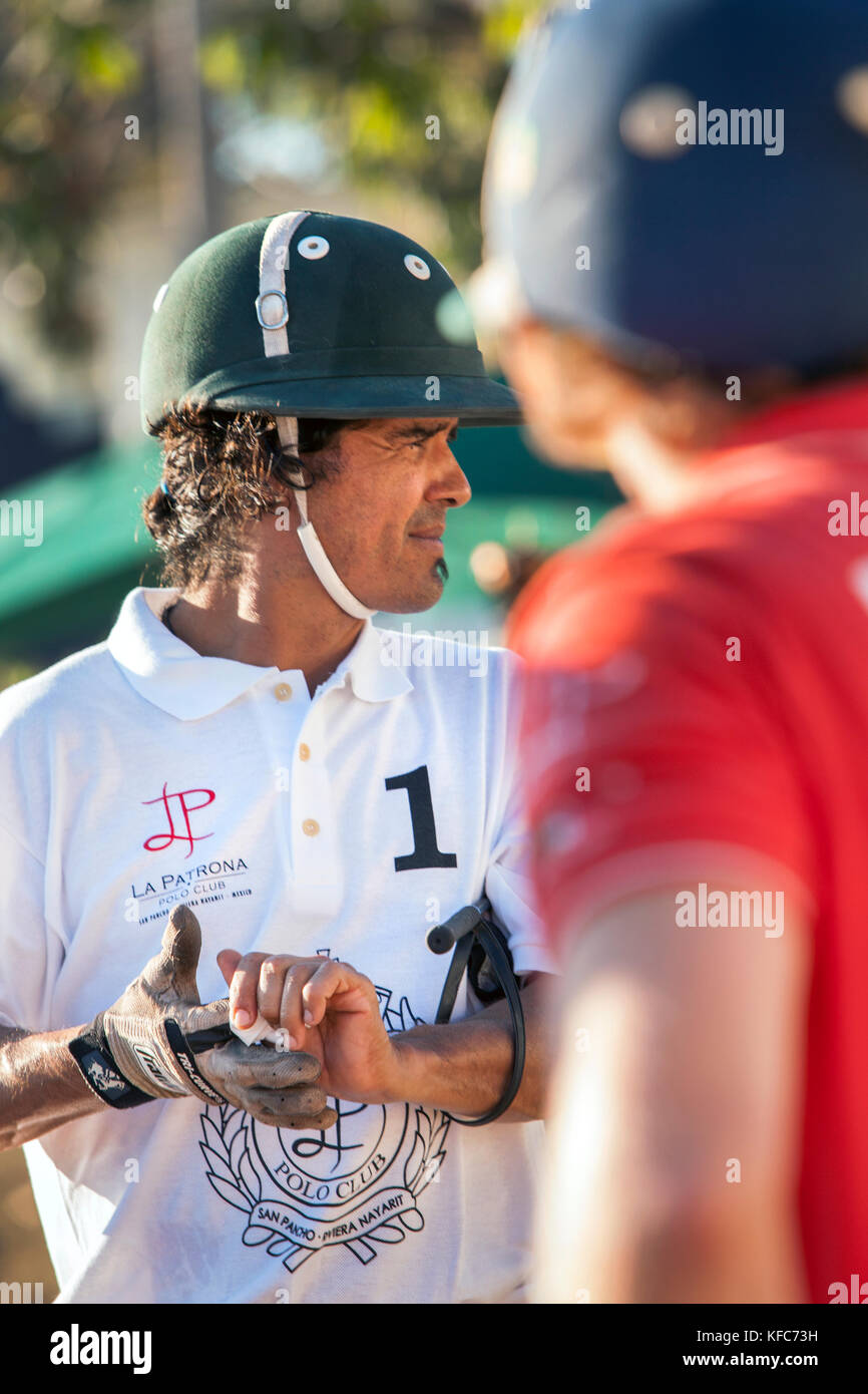 Messico, san pancho, san francisco, la patrona polo club pro i giocatori in attesa di giocare nella partita finale Foto Stock