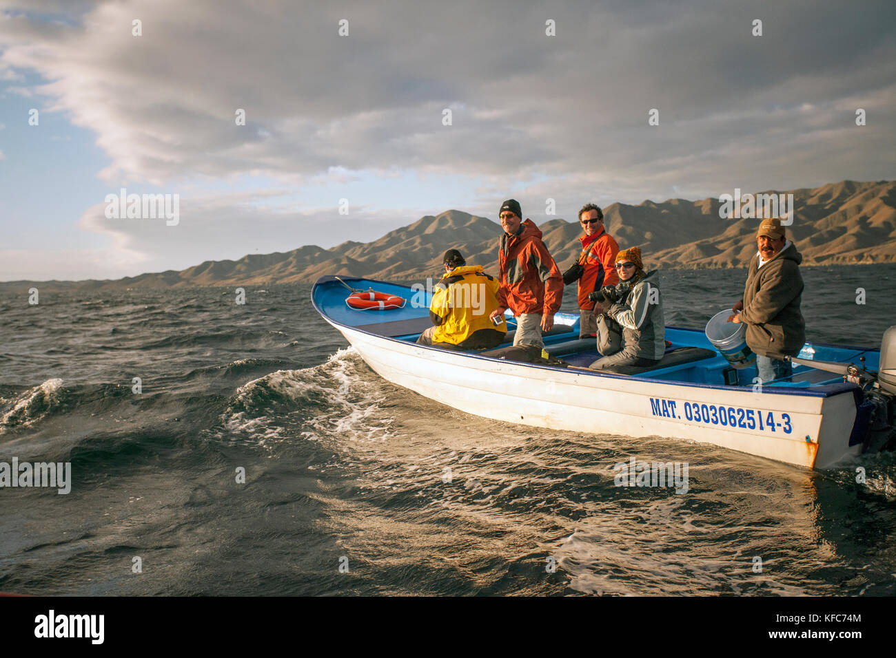 Messico, Baja, magdalena bay, oceano pacifico, gruppo di uscire per andare gray whale watching nella baia Foto Stock