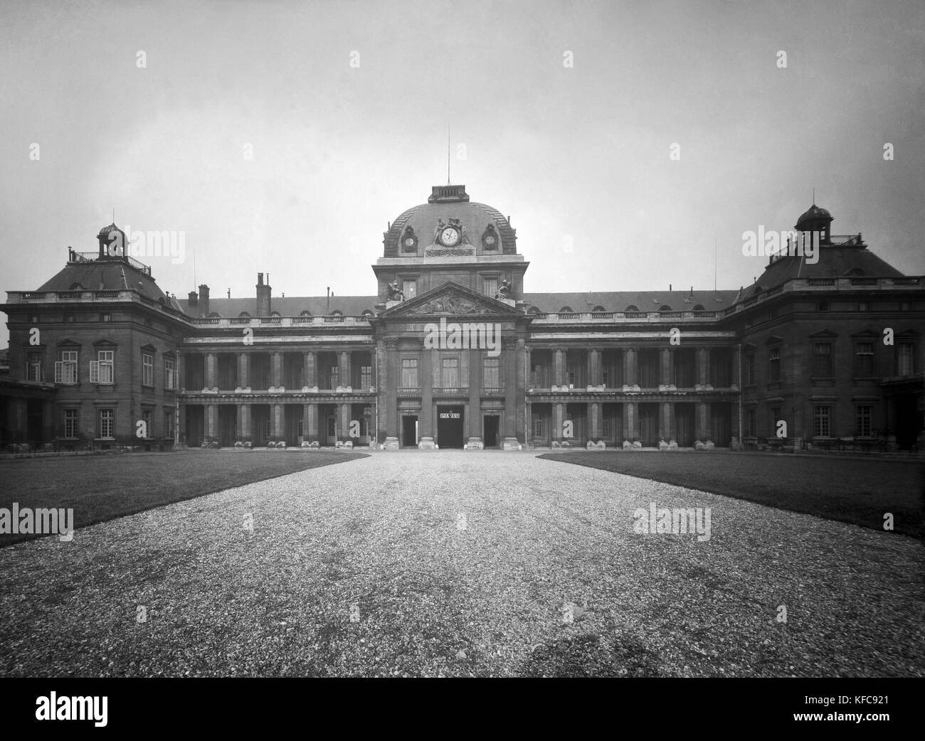 Cour of the Ecole Militaire (Scuola militare) situato nel 7th arrondissement di Parigi. C. Foto Stock