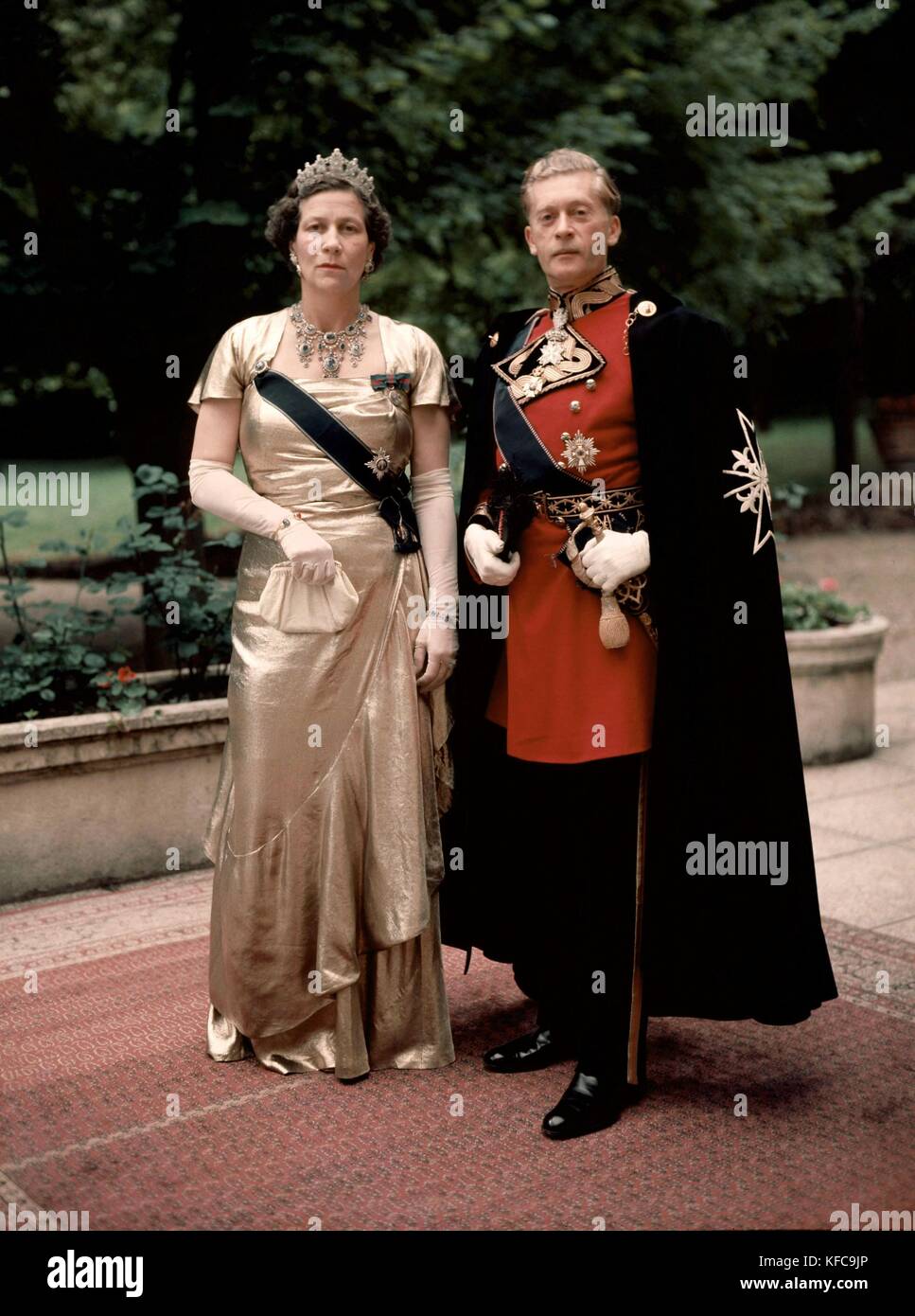 La principessa Eugenie della Grecia ( 1910- 1989) e il suo secondo marito Principe Raimondo di Tour e taxi ( 1907-1986) 1953 Taponier Photo12.com foto - Coll. Taponier Foto Stock
