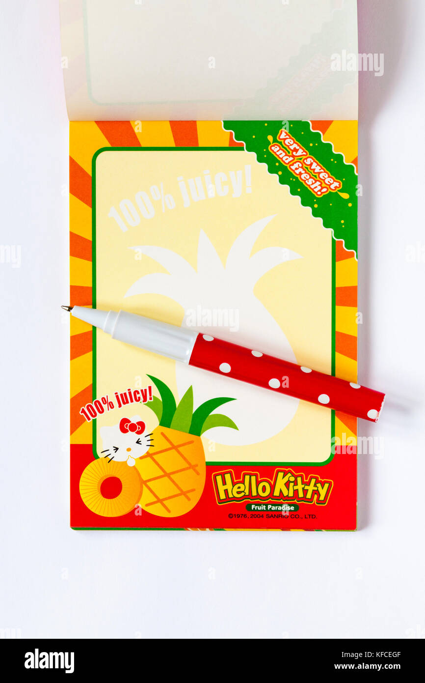 Hello Kitty Paradiso frutta scratch n sniff ananas profumo notepad con set di penne su sfondo bianco Foto Stock