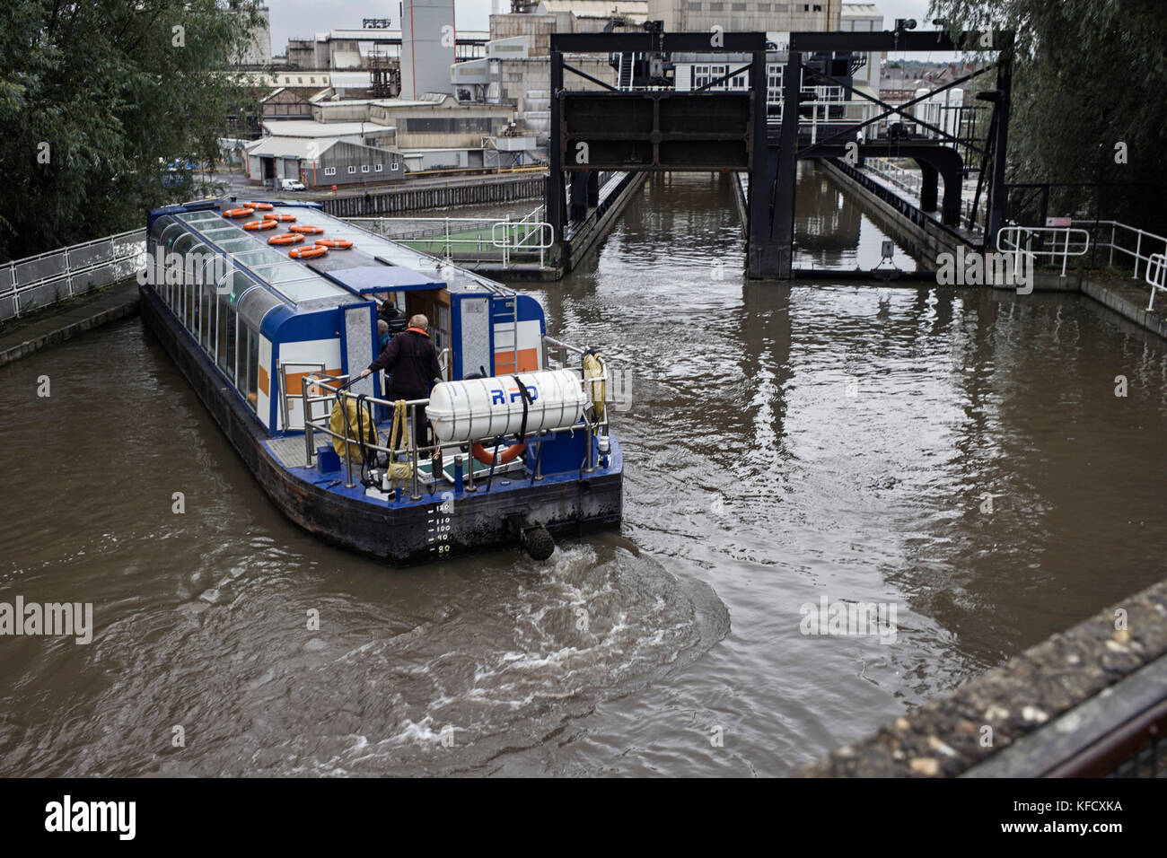 Viaggio barca a Radlett boat lift Foto Stock